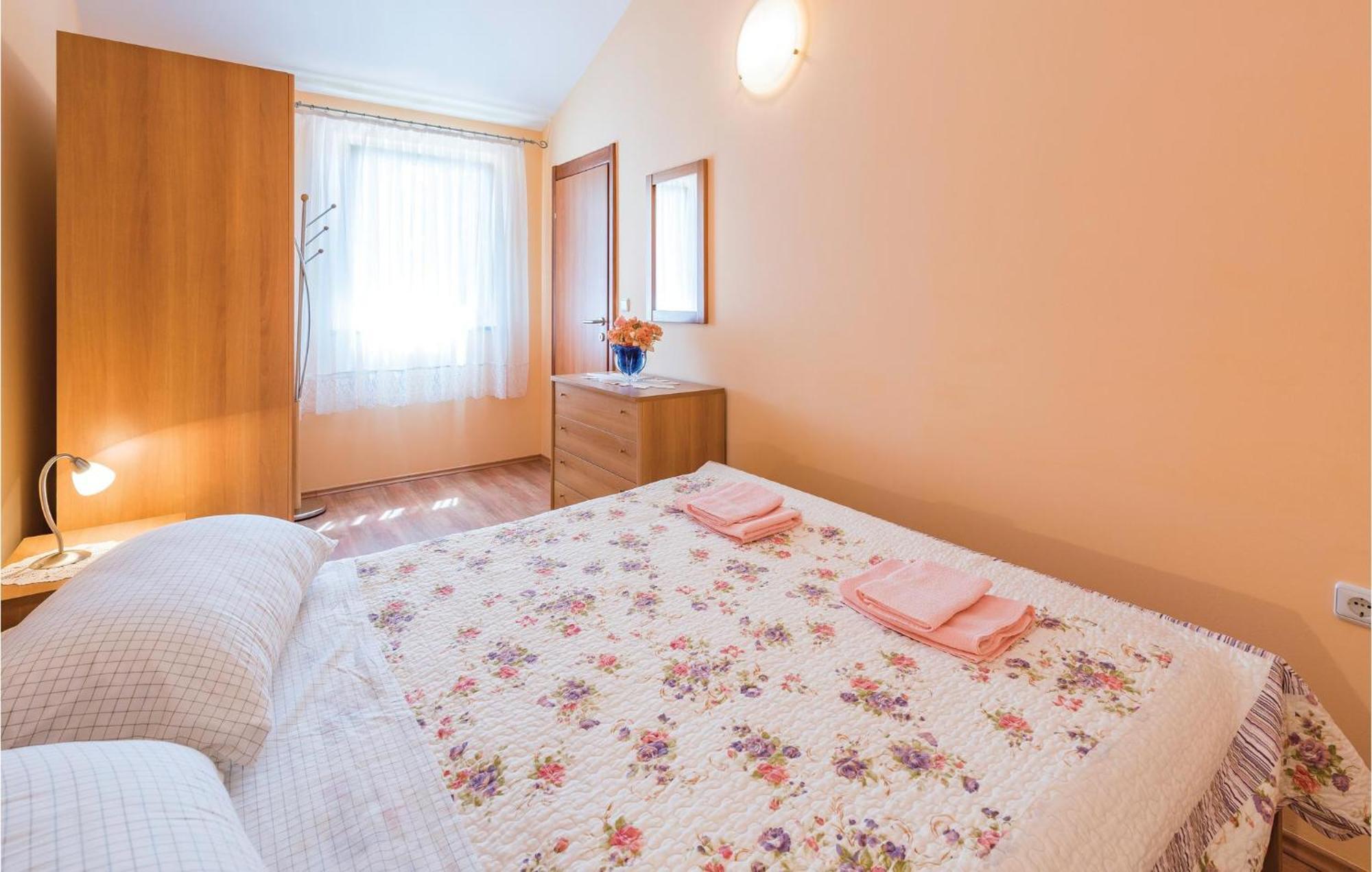 Awesome Home In Zminj With Wifi Zewnętrze zdjęcie